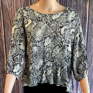 Free Kisses boho size Large snakeskin print cream tan black grey color
